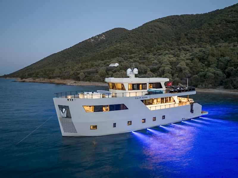 CALM DOWN YACHT